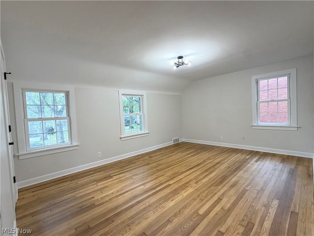 1307 Ford Road, Lyndhurst, OH 44124