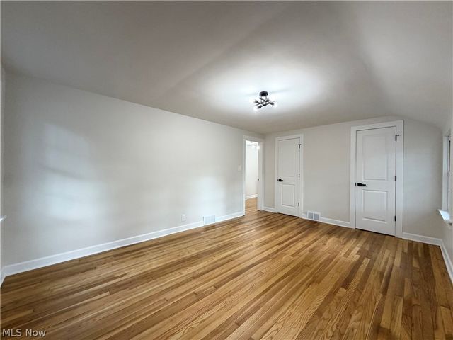 1307 Ford Road, Lyndhurst, OH 44124