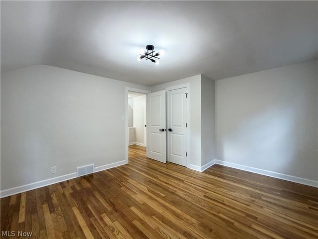 1307 Ford Road, Lyndhurst, OH 44124