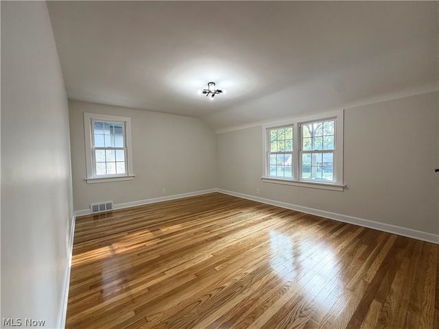1307 Ford Road, Lyndhurst, OH 44124