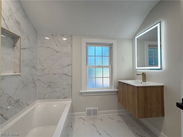 1307 Ford Road, Lyndhurst, OH 44124