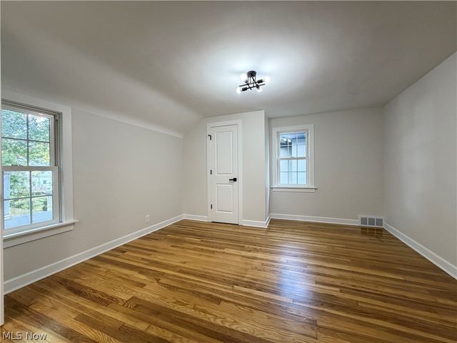 1307 Ford Road, Lyndhurst, OH 44124