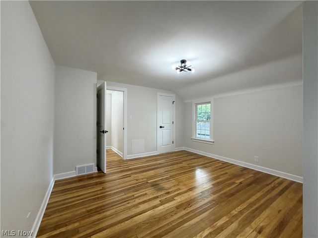 1307 Ford Road, Lyndhurst, OH 44124