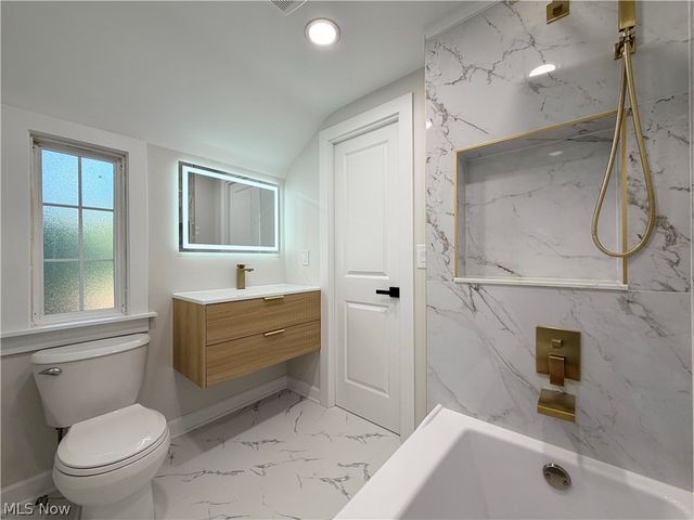 1307 Ford Road, Lyndhurst, OH 44124