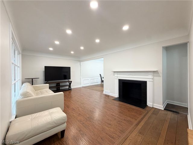 1307 Ford Road, Lyndhurst, OH 44124