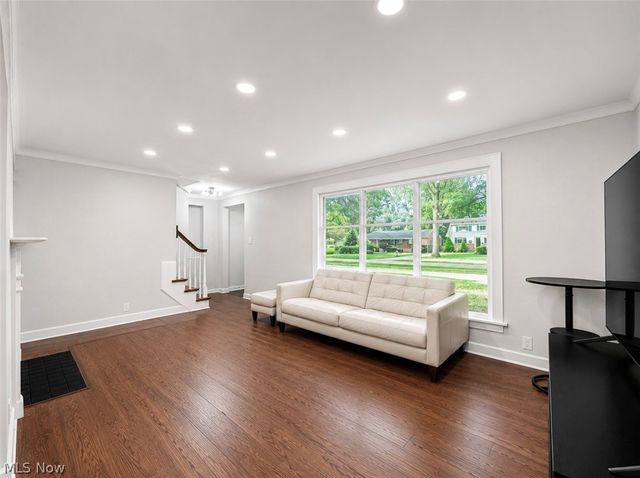 1307 Ford Road, Lyndhurst, OH 44124