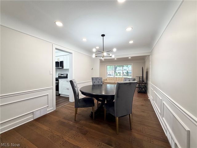 1307 Ford Road, Lyndhurst, OH 44124