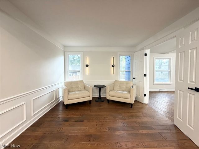 1307 Ford Road, Lyndhurst, OH 44124