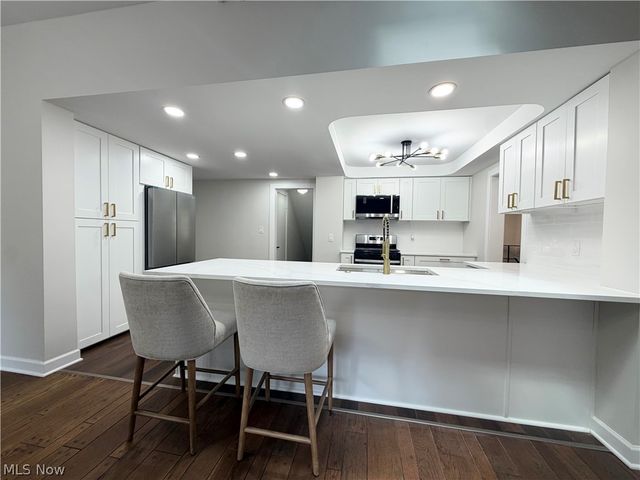 1307 Ford Road, Lyndhurst, OH 44124