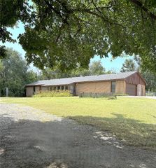 24086 E 990 Road, Weatherford, OK 73096