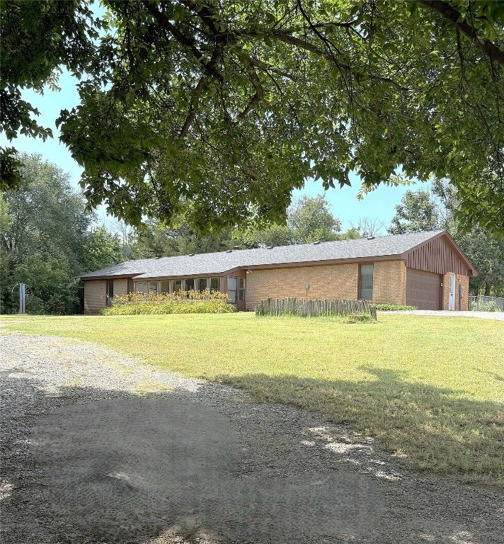 24086 E 990 Road, Weatherford, OK 73096
