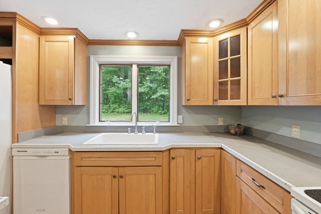 25 Coal Kiln Rd, Princeton, MA 01541