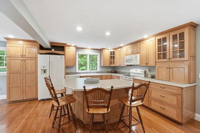 25 Coal Kiln Rd, Princeton, MA 01541