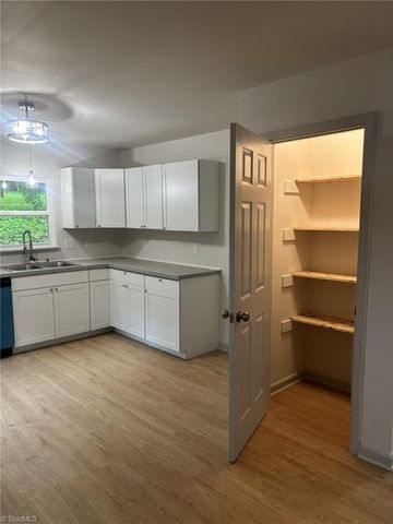 3634 Bates Drive, Winston-salem, NC 27105