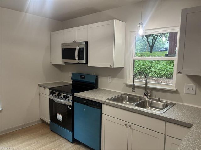 3634 Bates Drive, Winston-salem, NC 27105