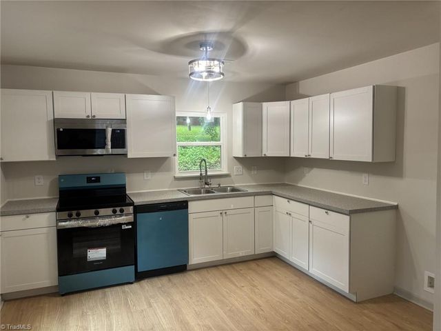 3634 Bates Drive, Winston-salem, NC 27105