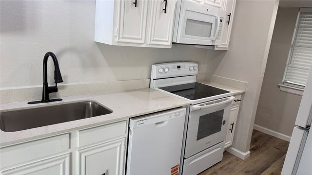 1723 E Grauwyler Road 122, Irving, TX 75061