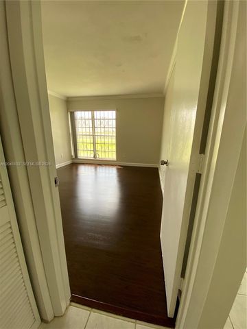 9280 FONTAINEBLEAU BL 103, Miami, FL 33172