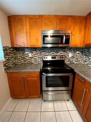 9280 FONTAINEBLEAU BL 103, Miami, FL 33172