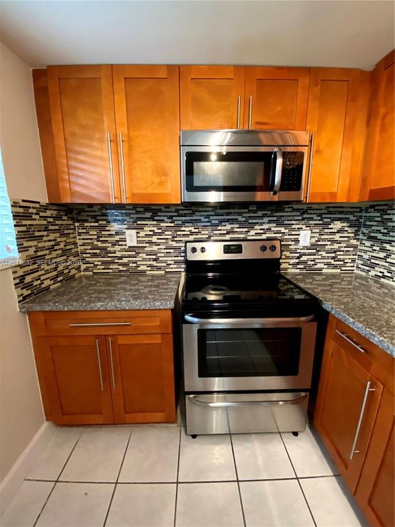 9280 FONTAINEBLEAU BL 103, Miami, FL 33172