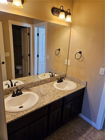 2652 N Valencia Avenue, Fayetteville, AR 72703