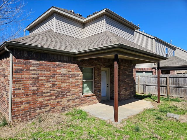 2652 N Valencia Avenue, Fayetteville, AR 72703