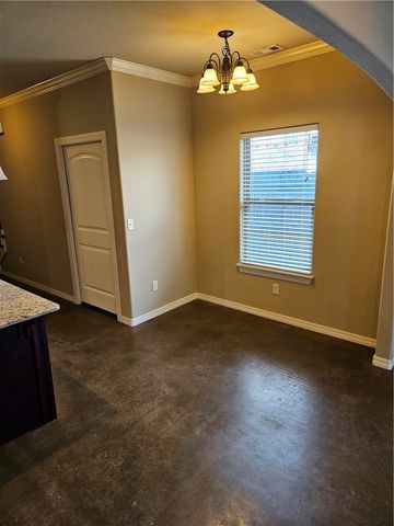 2652 N Valencia Avenue, Fayetteville, AR 72703