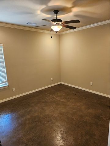 2652 N Valencia Avenue, Fayetteville, AR 72703