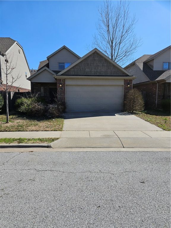 2652 N Valencia Avenue, Fayetteville, AR 72703