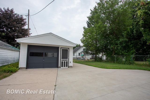 1706 Helen Street, Bay City, MI 48708