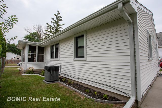 1706 Helen Street, Bay City, MI 48708
