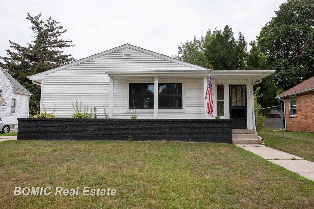 1706 Helen Street, Bay City, MI 48708