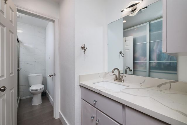 29 N Wavy Oak Circle, The Woodlands, TX 77381
