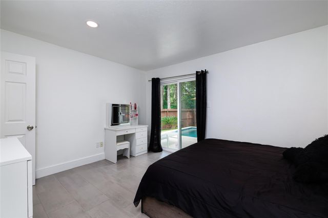 29 N Wavy Oak Circle, The Woodlands, TX 77381