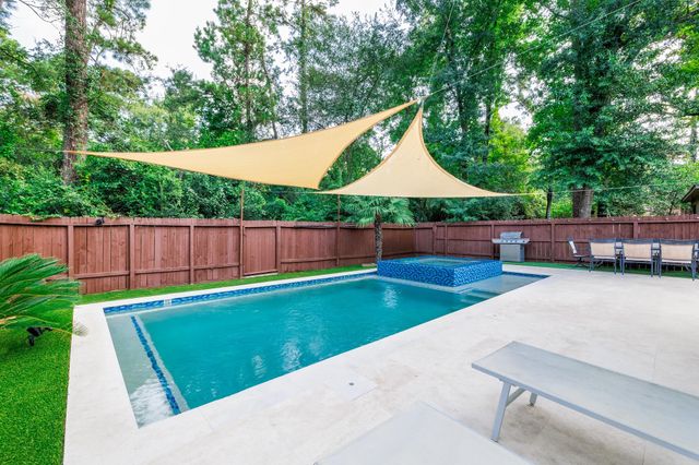 29 N Wavy Oak Circle, The Woodlands, TX 77381