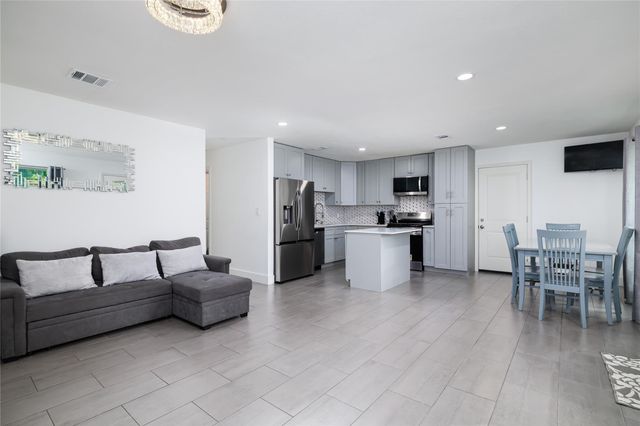 29 N Wavy Oak Circle, The Woodlands, TX 77381