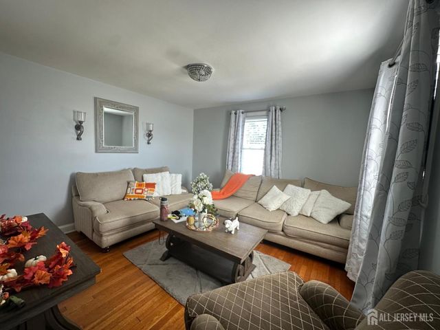 663 Hamilton Street, Somerset County, NJ 08873