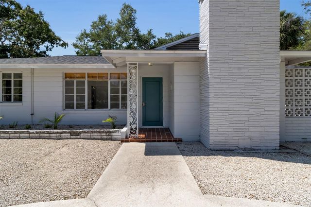 2019 CHIPPAWA PLACE, Sarasota, FL 34234