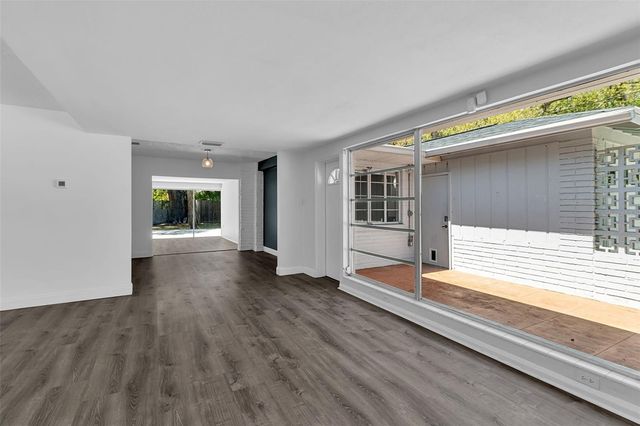 2019 CHIPPAWA PLACE, Sarasota, FL 34234