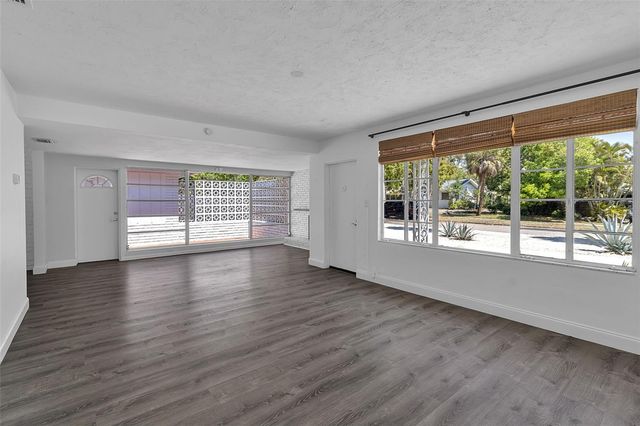 2019 CHIPPAWA PLACE, Sarasota, FL 34234