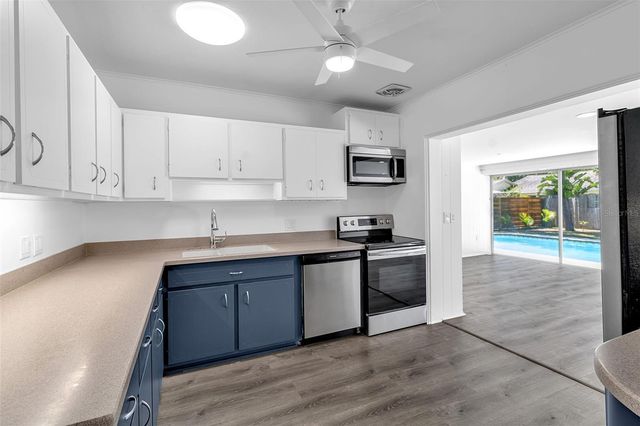 2019 CHIPPAWA PLACE, Sarasota, FL 34234