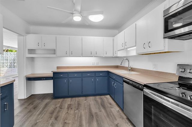 2019 CHIPPAWA PLACE, Sarasota, FL 34234