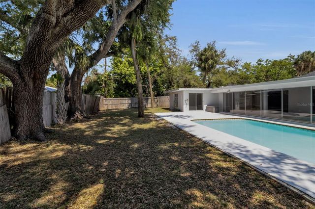 2019 CHIPPAWA PLACE, Sarasota, FL 34234