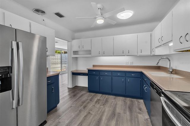 2019 CHIPPAWA PLACE, Sarasota, FL 34234