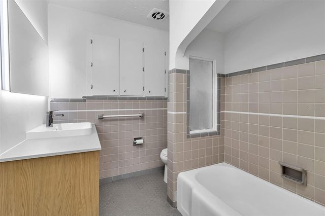 2019 CHIPPAWA PLACE, Sarasota, FL 34234