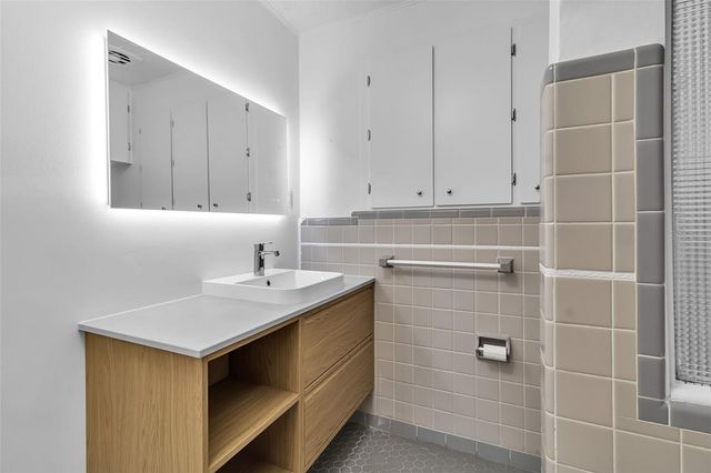 2019 CHIPPAWA PLACE, Sarasota, FL 34234