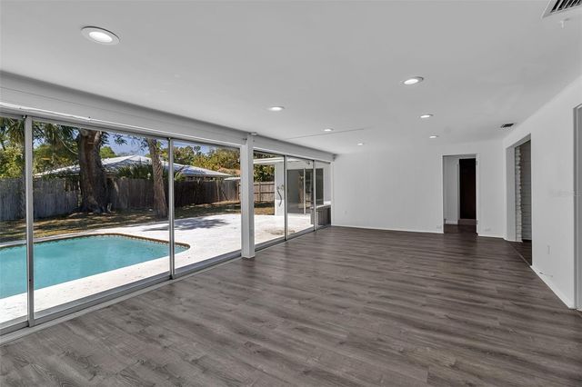 2019 CHIPPAWA PLACE, Sarasota, FL 34234