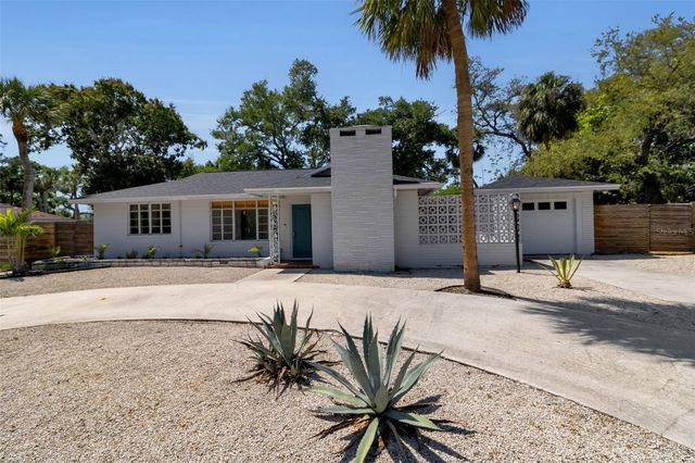 2019 CHIPPAWA PLACE, Sarasota, FL 34234