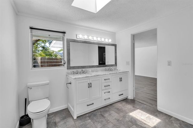 2019 CHIPPAWA PLACE, Sarasota, FL 34234