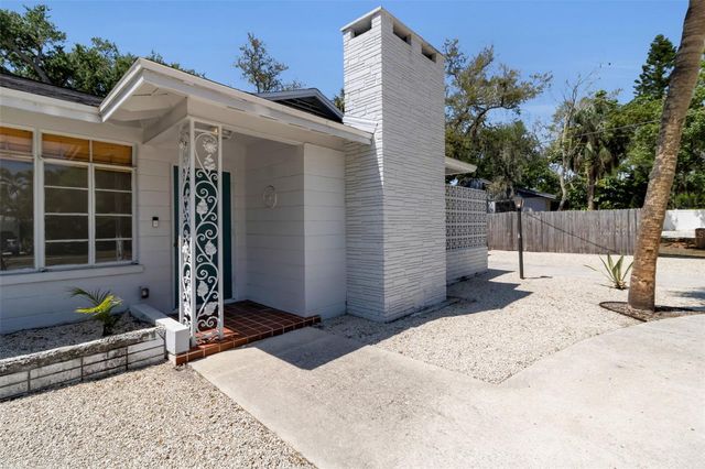 2019 CHIPPAWA PLACE, Sarasota, FL 34234